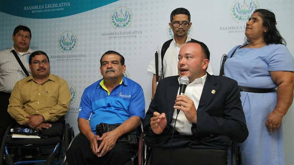 Cambian la Constitución para usar “lenguaje incluyente”