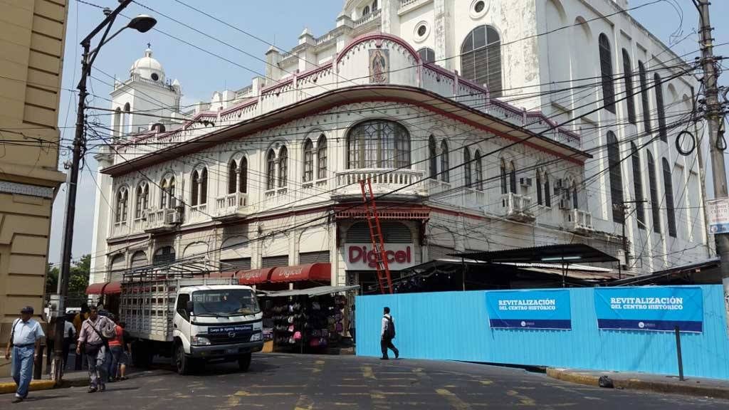 Vendedores desconocen planes de la alcaldía de San Salvador