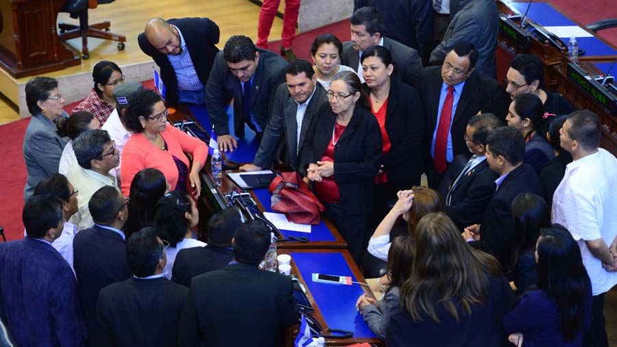 Los diputados faltistas a plenarias buscan reelección