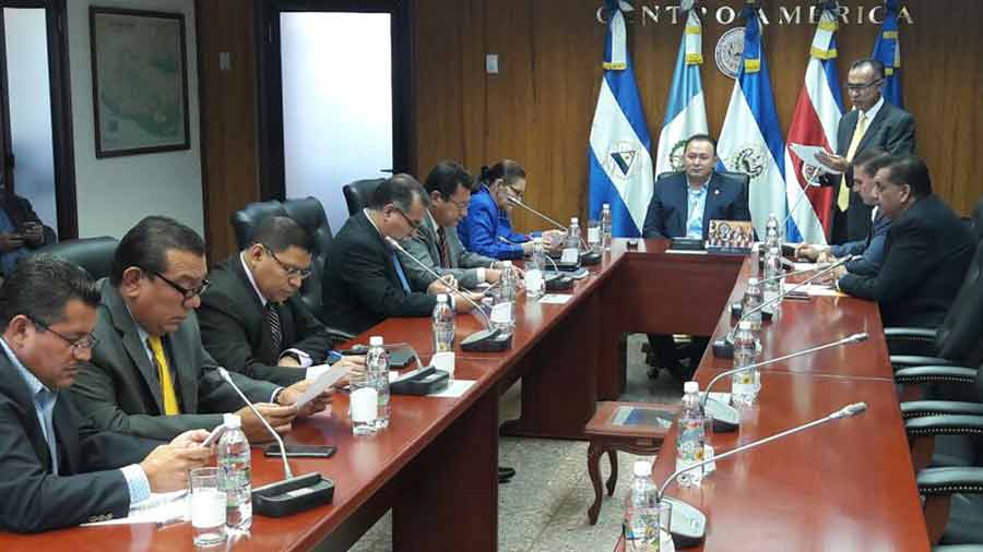 Se aplaza por tercera vez elección de la Corte de Cuentas