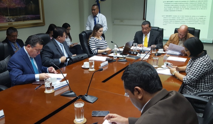 A debate alargar período de diputados y alcaldes