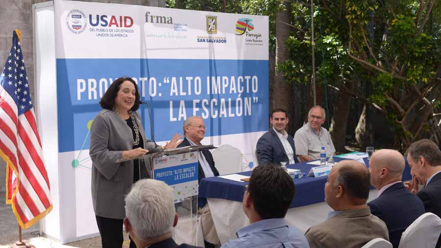 Embajadora de EE.UU. destaca labor de Fiscalía en combate a la corrupción