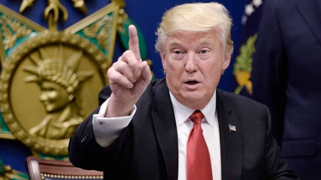 Trump anuncia que reducirá la ayuda para El Salvador, Guatemala y Honduras por caravana migrante