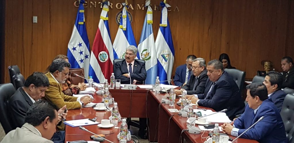 Organizaciones piden una elección limpia de Fiscal General