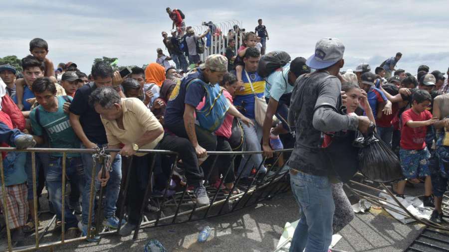 Niño hondureño que viajó solo en caravana hacia EE.UU. se fue sin permiso, dicen sus padres