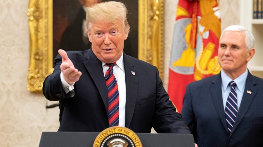 Trump ofrece a demócratas prórroga en programas migratorios a cambio de muro