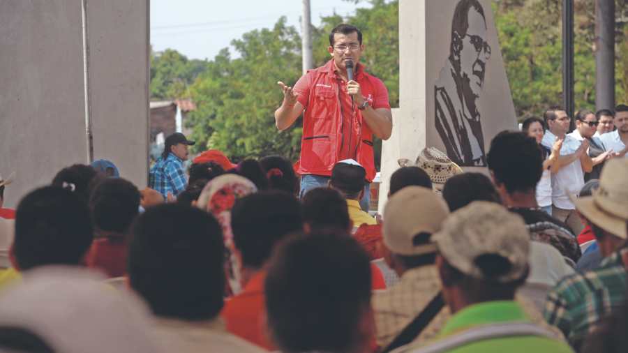 Militancia joven del FMLN critica a cúpula por no permitir disenso