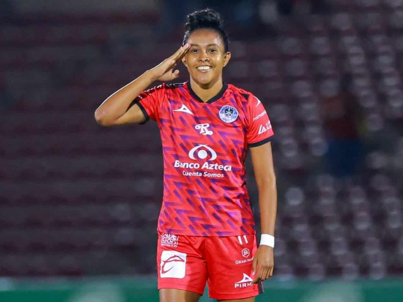 La salvadoreña Abigail Martínez, durante el partido entre Mazatlán contra Juárez, por la Liga MX Femenil. Foto: Imagen de carácter ilustrativo y no comercial/https://x.com/MazatlanFem/status/1960185256234852635?t=PmKmtS2YhJ04EU2hN2wezQ&s=19