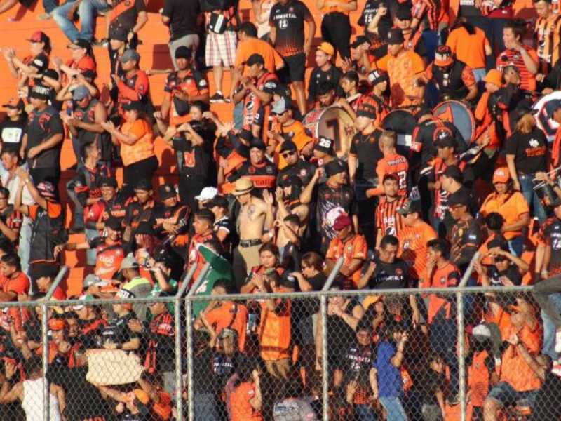 Afición de Águila
