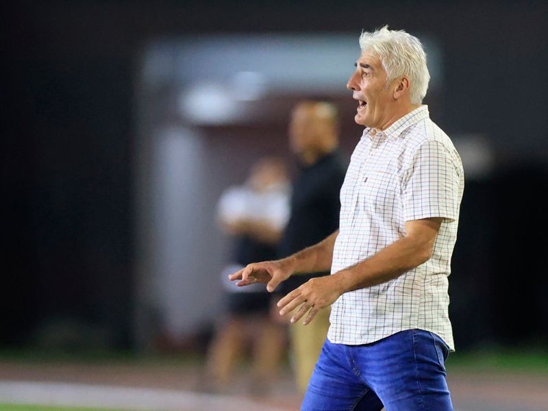 El DT de Alianza, Ernesto "Carucha" Corti, en el duelo ante Plaza Amador. Foto: EDH EFE
