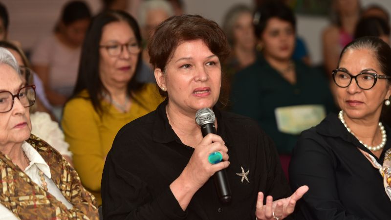 Artista visual y curadora salvadoreña Mayra Barraza