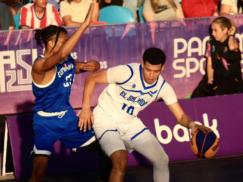 Partido de baloncesto 3x3 entre la Selección salvadoreña ante Dominicana. Foto: Cortesía Indes