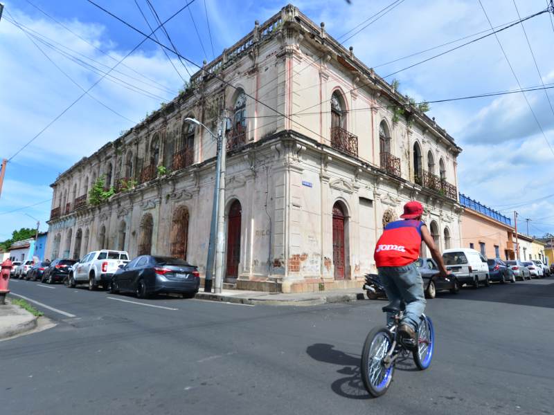 Centro Histórico de Santa Ana, arquitectura deteriorada y falta de mantenimiento de arquitectura en patrimonio cultural.