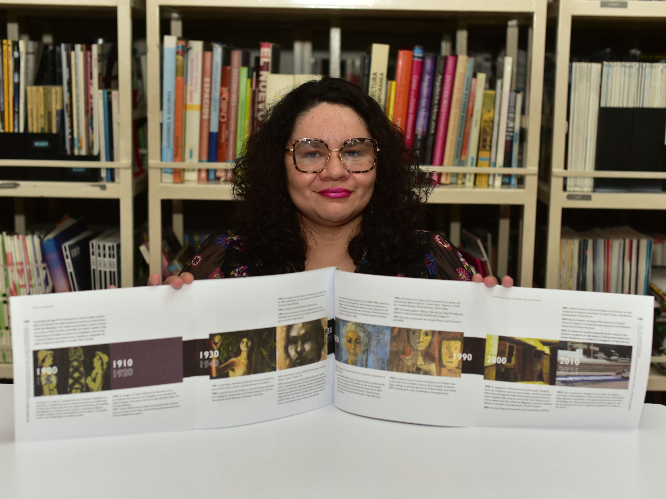 Escritora, investigadora y curadora salvadoreña Elena Salamanca