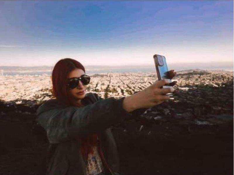 Fercha, artista urbana salvadoreña.