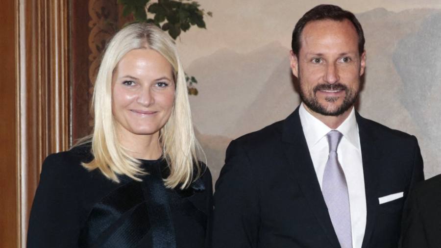 Haakon de Noruega y la princesa Mette-Marit. Foto: AFP
