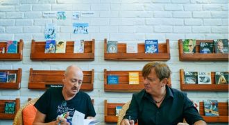 Los artistas españoles Ignasi Blanch y Àngel Burgas.
