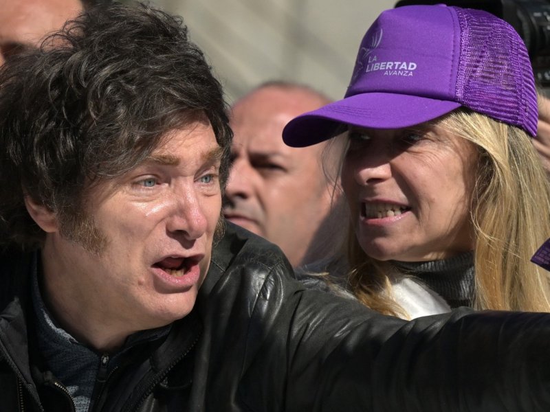 Javier Milei presidente Argentina atacado campaña