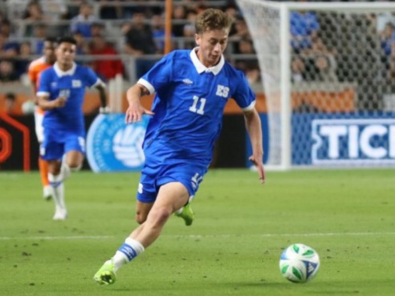 El legionario Nathan Ordaz, en un partido pasado con la Selecta, en Estados Unidos. Foto: EDH Archivo