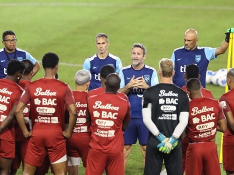 El DT de Panamá, Thomas Christiansen, en un entreno con su selección. Foto: EDH AFP