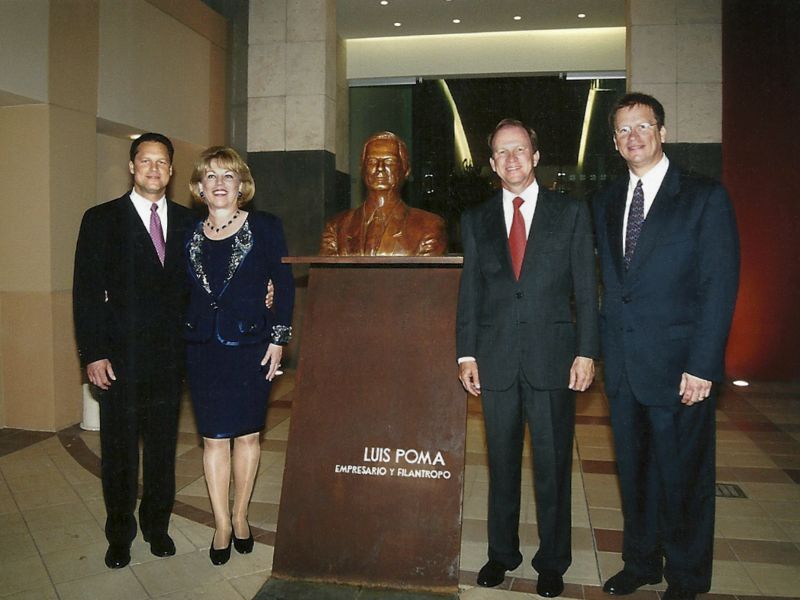 Inauguración del Teatro Luis Poma en Metrocentro, el año 2003