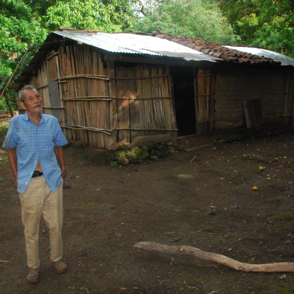 La población está abandonando el área rural para buscar mejores oportunidades económicas.