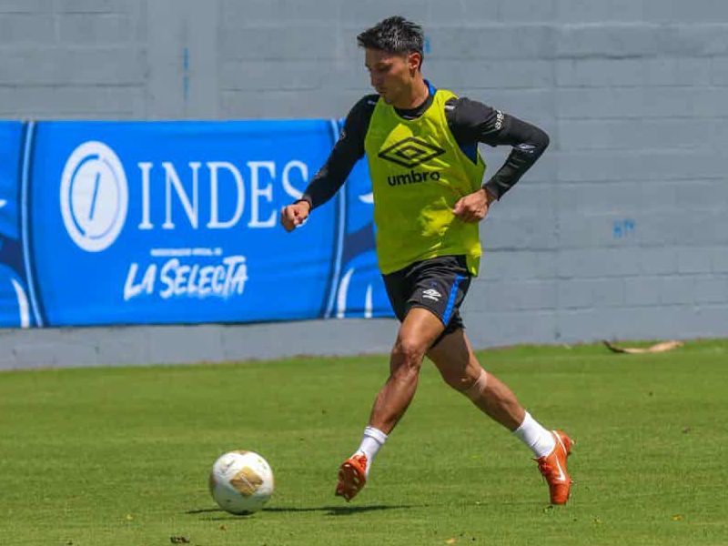 El defensor de la Selecta, Bryan Tamacas, en la práctica de la Azul. Foto: Cortesía Fesfut/LaSelecta