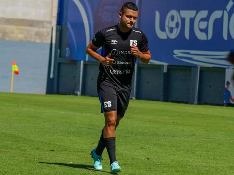El delantero de la Selecta, Emerson Mauricio, en la práctica de la Azul. Foto: Cortesía Fesfut/LaSelecta
