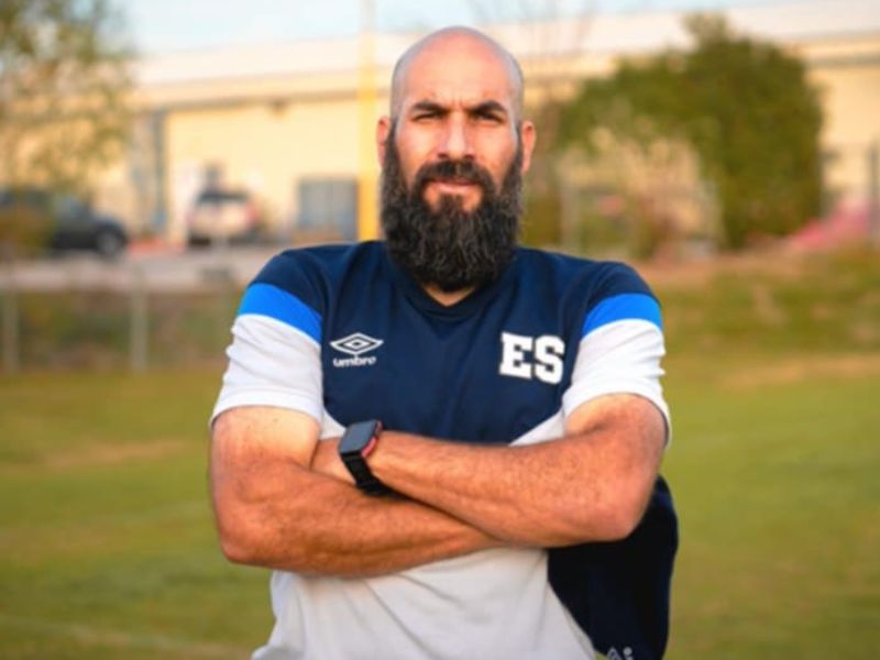 El técnico de la Selecta Femenina, Eric Acuña, en un entreno pasado. Foto: Cortesía Fesfut/LaSelecta