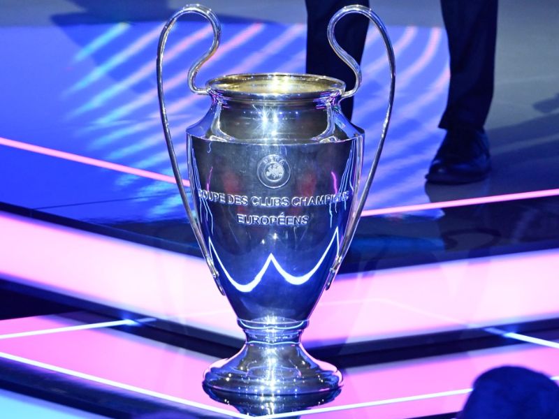Presentaron el trofeo para el campeón de la Champions League 2025-2026. Foto: EDH AFP