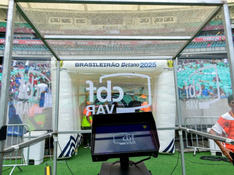 VAR VIDEO ARBITRAJE ARBITRO