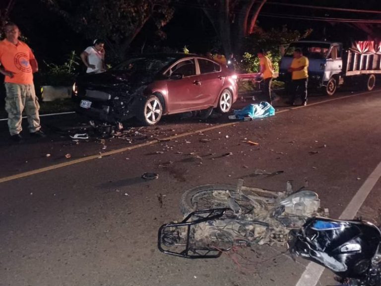 Un motociclista muerto y dos lesionados dejó accidente en Santa Ana ...