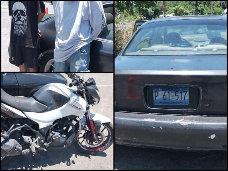 A los dos sospechosos les decomisaron la moto hurtada y otro vehículo. Fotos: PNC