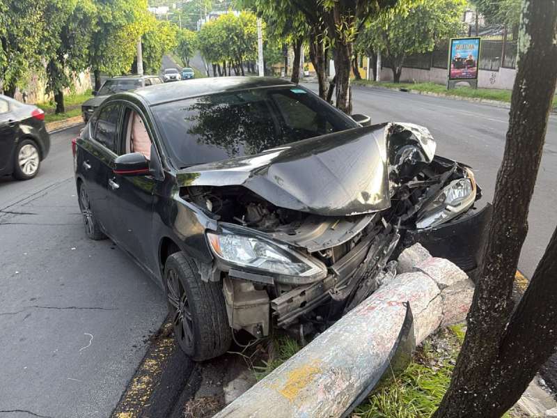 Así quedó el carro tras el impacto. Foto / Cortesía PNC