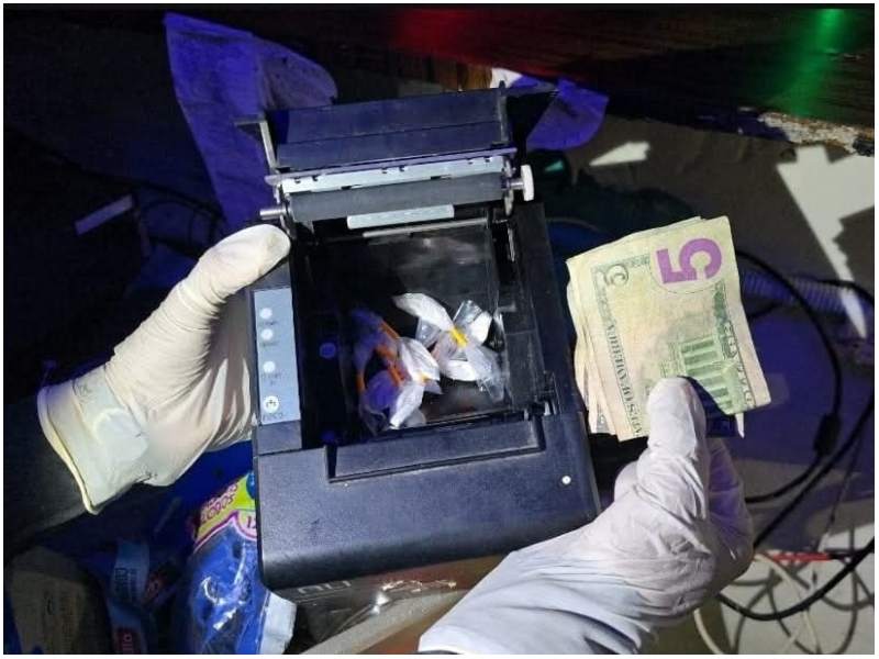 Así fue encontrada las porciones de droga. Foto / Cortesía
