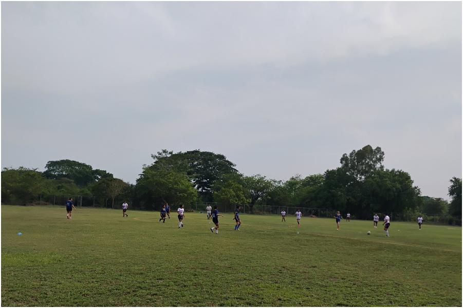 Cancha del cantón Las Anonas, en Tecoluca, San Vicente. Foto / Cortesía