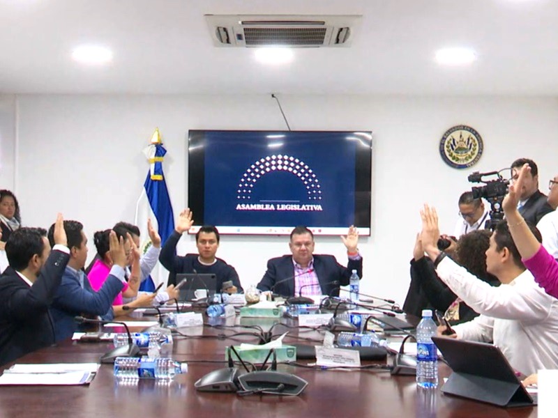 Aprobación de dictámenes Hacienda