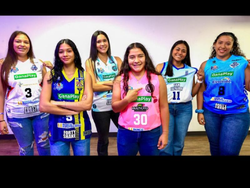 Las jugadoras de los seis equipos muestran con orgullo el uniforme de su institución. Foto: Cortesía Indes