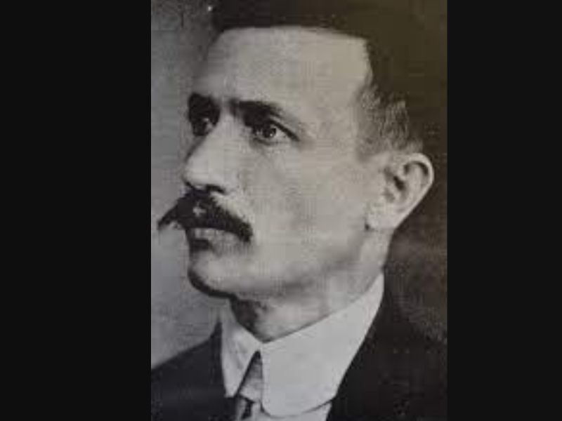 Escritor salvadoreño Arturo Ambrogi