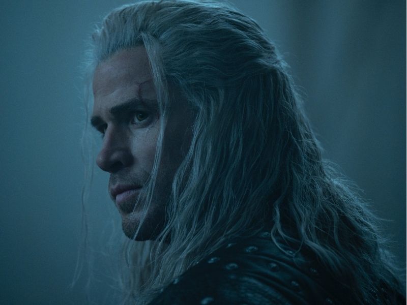 Liam Hemsworth como Geralt de Rivia.