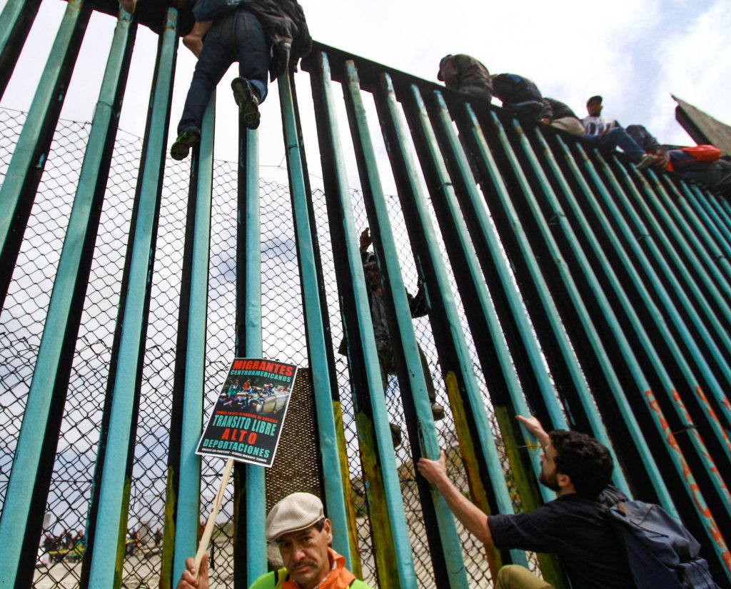 MIGRANTES MURO-SDARC-135559 thumbnail