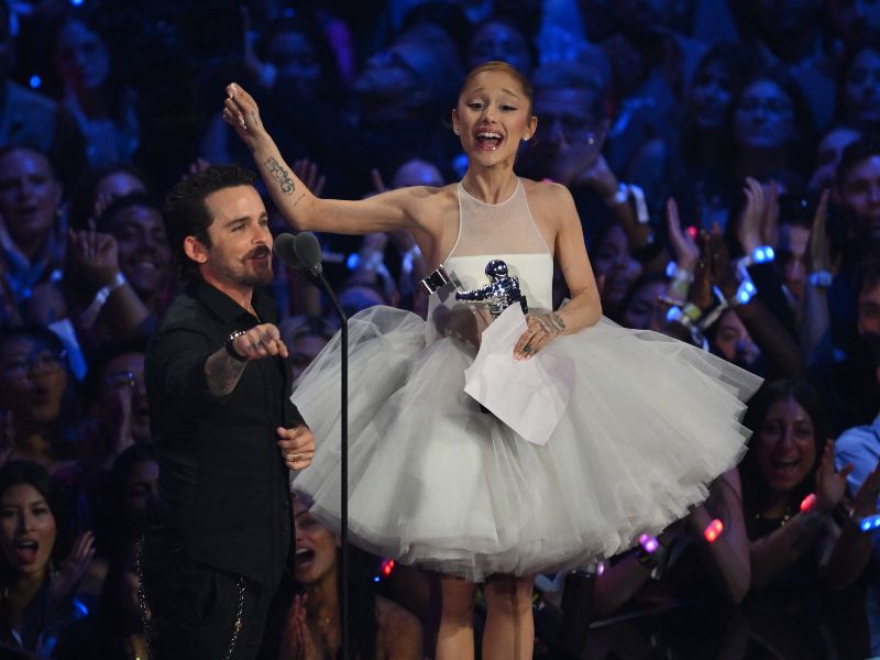 Ariana Grande triunfa en los premios VMA 2025