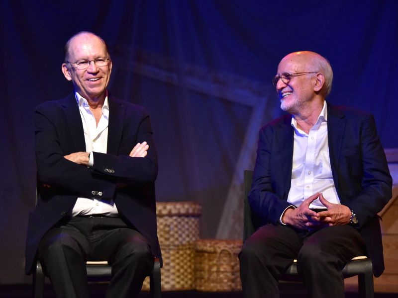 Ricardo Poma y Roberto Salomín en el 20 aniversario del Teatro Luis Poma, en 2023. Foto: EDH / archivo