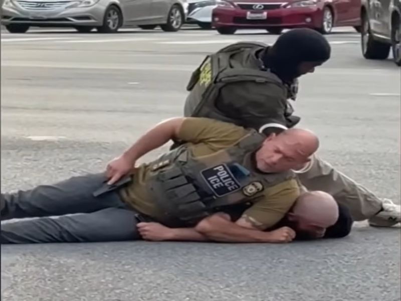 ICE detiene contra el suelo a migrante salvadoreño | cortesía.