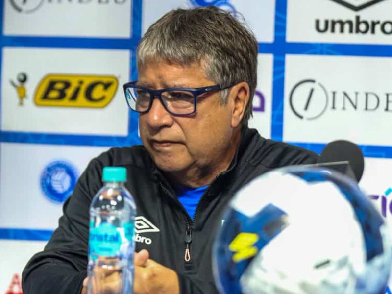 Conferencia de la Selecta, con el DT "Bolillo" Gómez, previo al juego ante Surinam. Foto: Cortesía Fesfut/LaSelecta