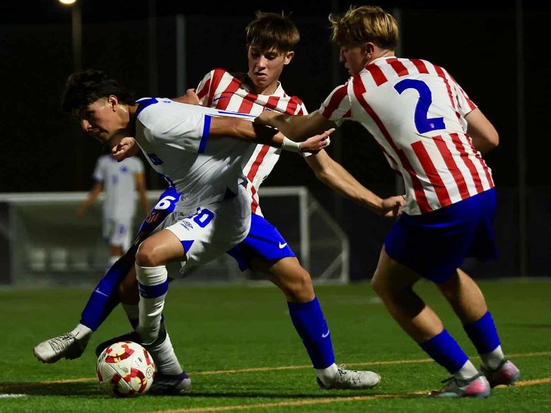 La Sub 17, en el partido ante el Atlético de Madrid. Foto: Cortesía Indes