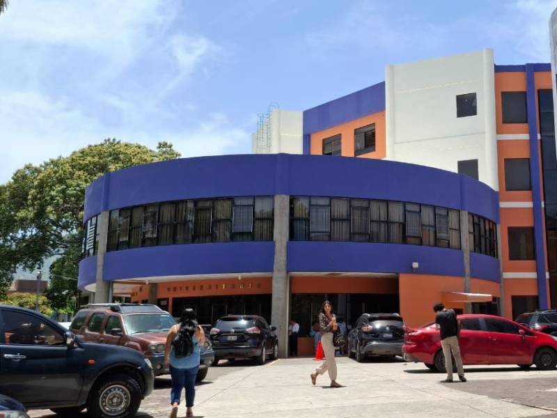 Universidad El Salvador-Instalaciones