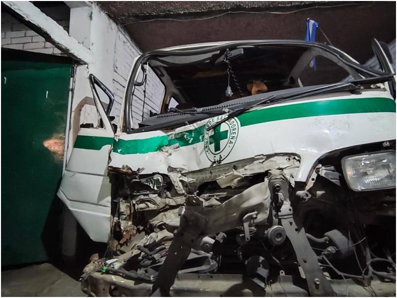 Así quedó la ambulancia tras el choque ocurrido la semana pasada. Foto / Cortesía
