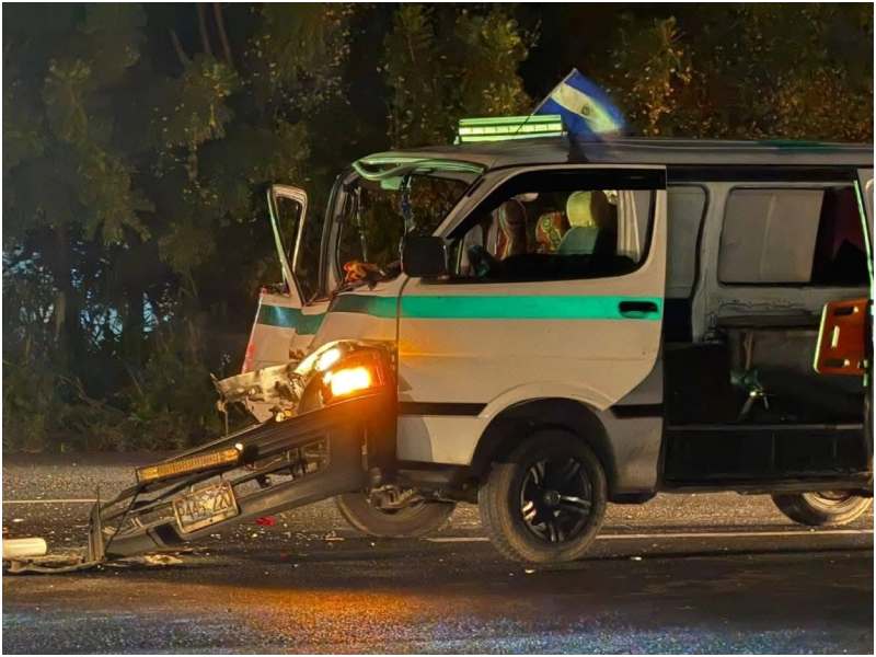 El choque fue con otra ambulancia. Foto / Cortesía