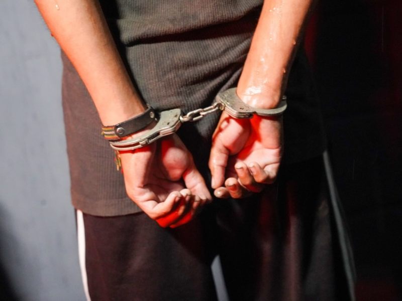 50 adultos y 7 menores señalados de ser pandilleros y colaboradores de la MS fueron arrestados. Foto: FGR